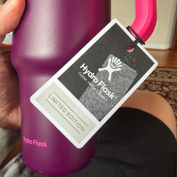 NWT Hydro Flask Limited Edition Plum Colored Bottle with Pink Handle. Minor dent - Picture 4 of 7